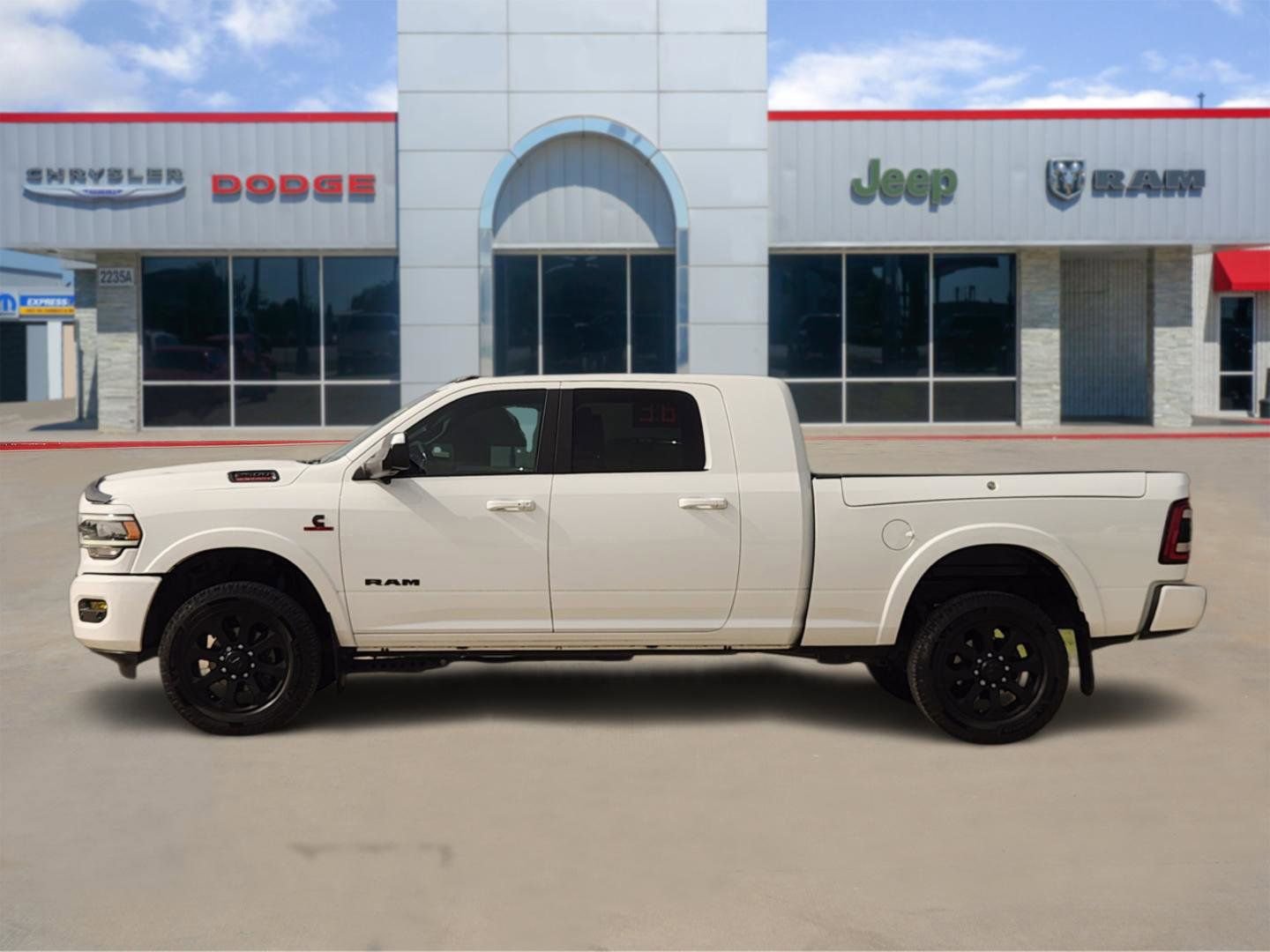 Used 2022 RAM 2500 Laramie w/ Night Edition AWD/4WD image 3
