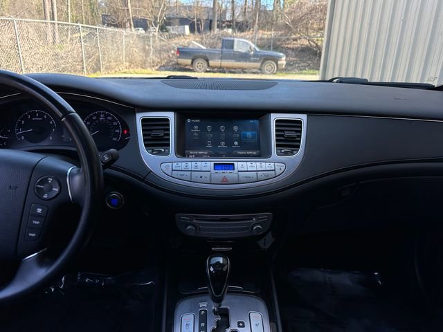 Used 2013 Hyundai Genesis 3.8 w/ Technology Pkg image 15