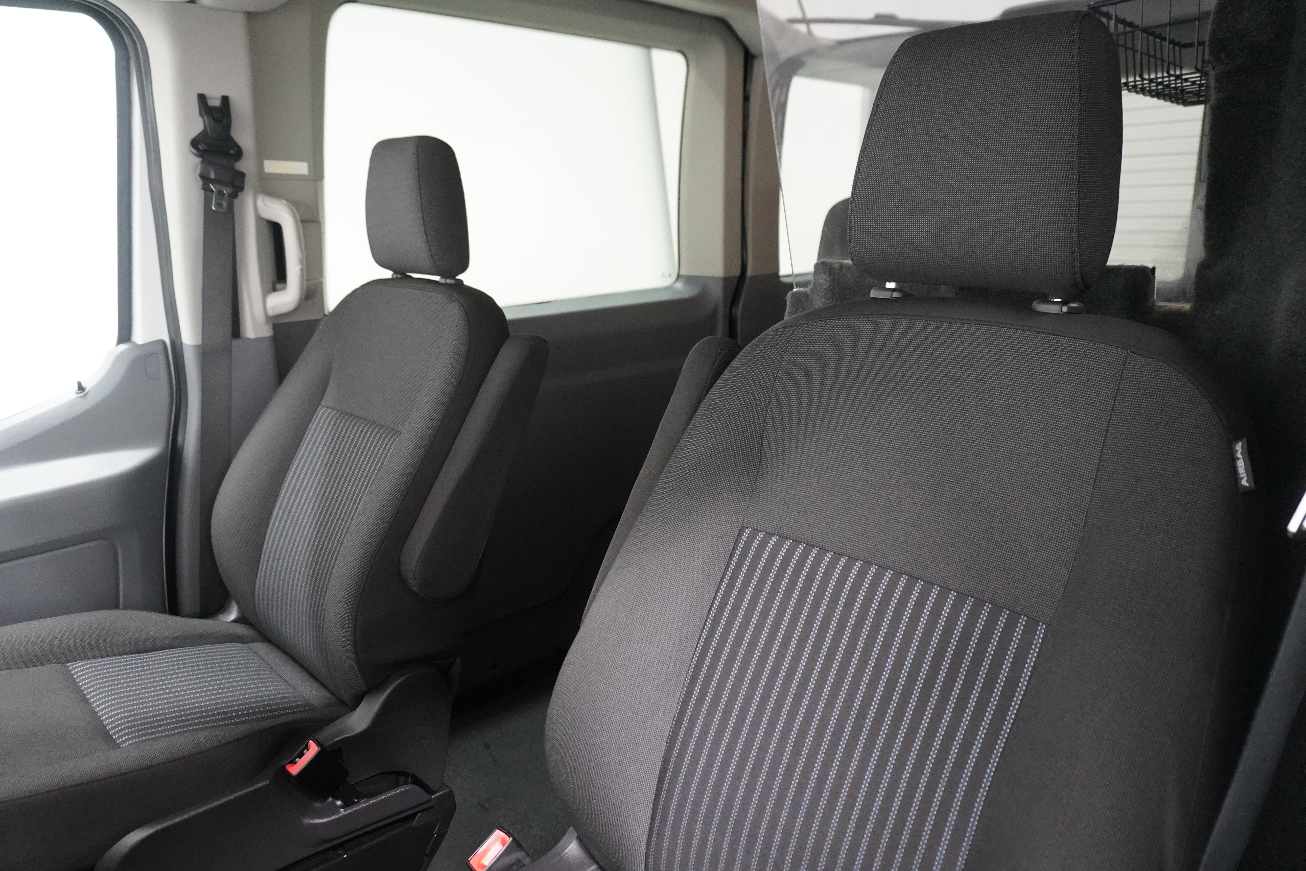 Used 2018 Ford Transit 150 XLT RWD image 8