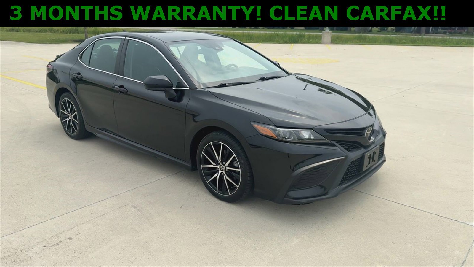 Used 2021 Toyota Camry SE image 2