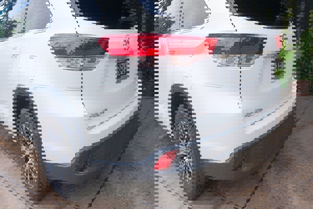 Used 2017 Toyota Highlander LE image 41