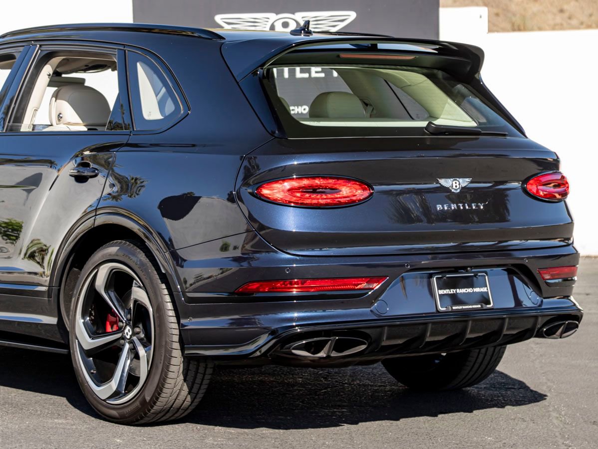 Used 2023 Bentley Bentayga AWD/4WD image 13