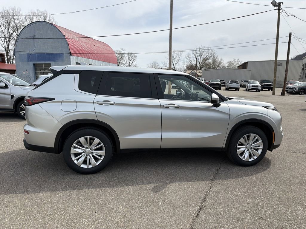 New 2026 Mitsubishi Outlander ES image 3