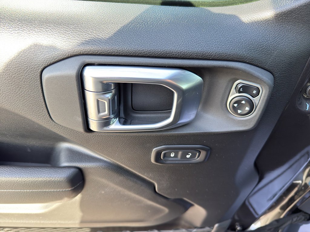 Used 2023 Jeep Gladiator Willys image 11