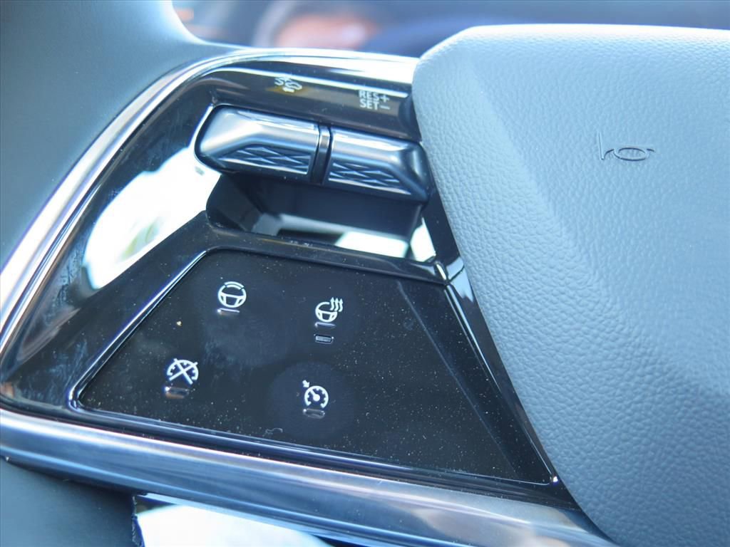 New 2026 Cadillac Optiq Luxury 2 image 20