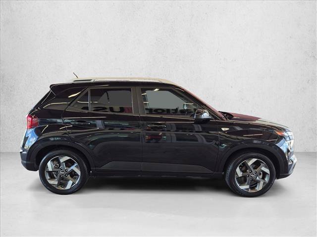 Used 2023 Hyundai Venue SEL FWD image 4