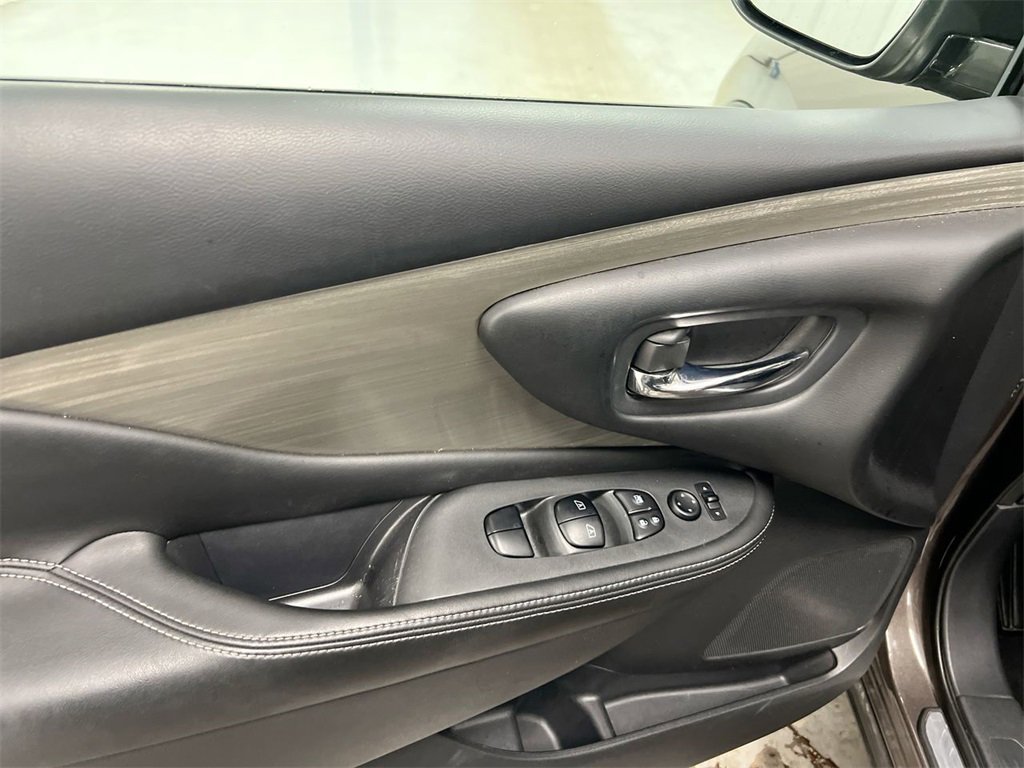 Used 2017 Nissan Murano SV w/ Premium Plus Package image 22