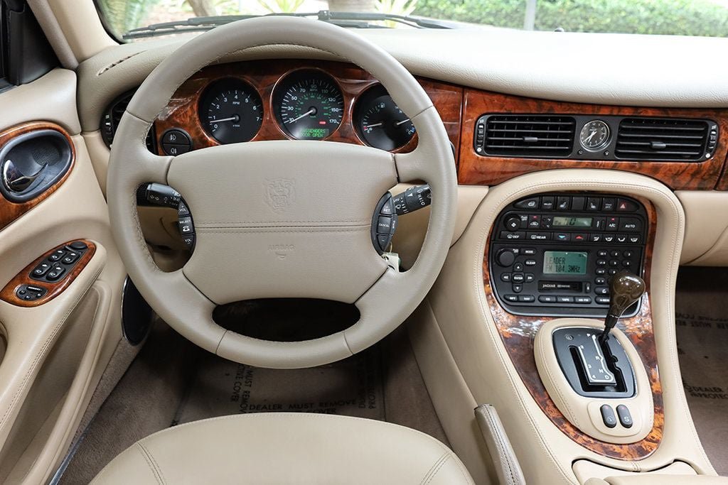 Used 2003 Jaguar XJ8 RWD image 10