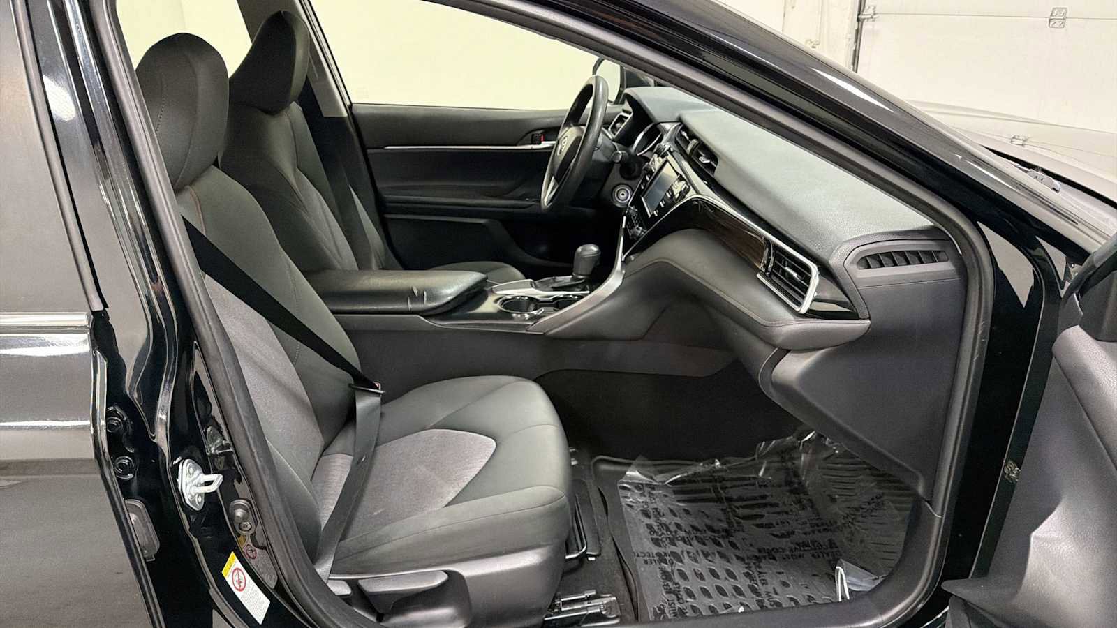 Certified 2018 Toyota Camry LE image 28