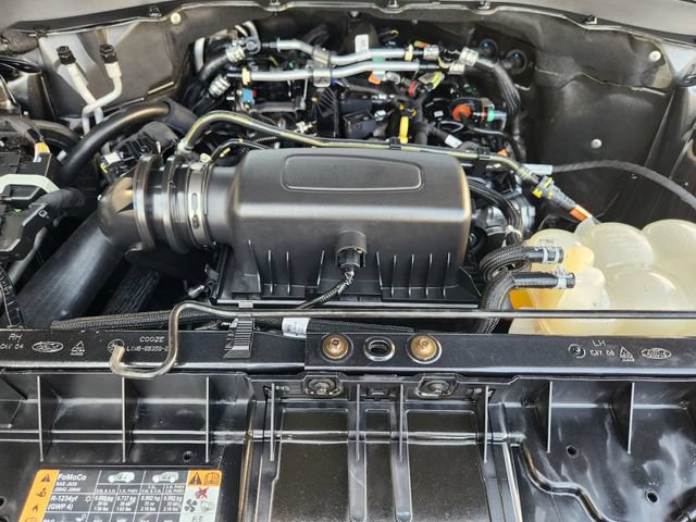 Used 2023 Ford Explorer XLT w/ Equipment Group 202A AWD/4WD image 33
