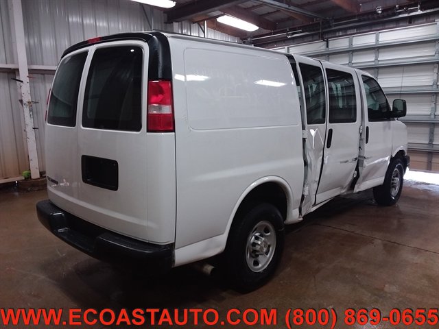Used 2017 Chevrolet Express 2500 image 2