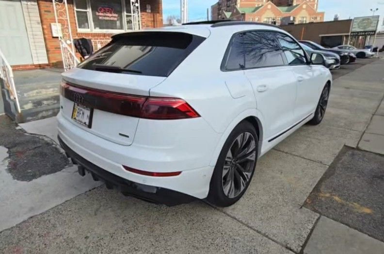 Used 2025 Audi Q8 Prestige w/ Prestige Package image 6
