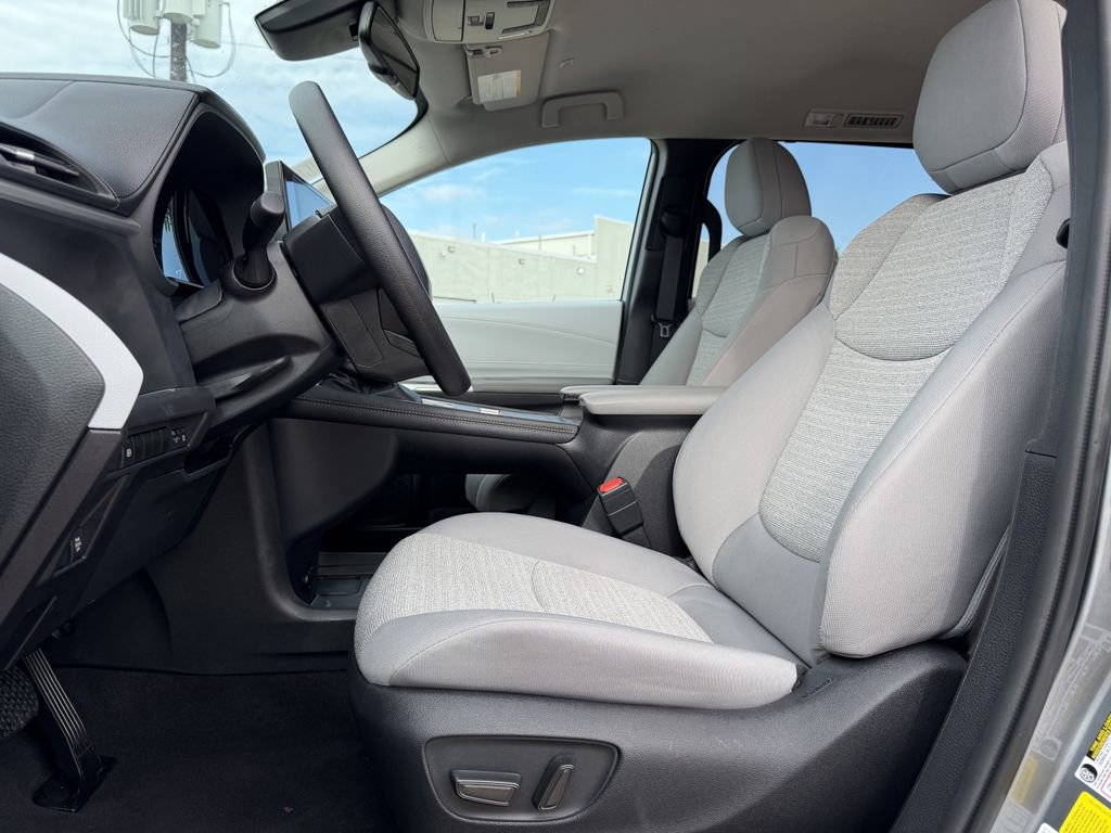 Used 2026 Toyota Sienna LE FWD image 27
