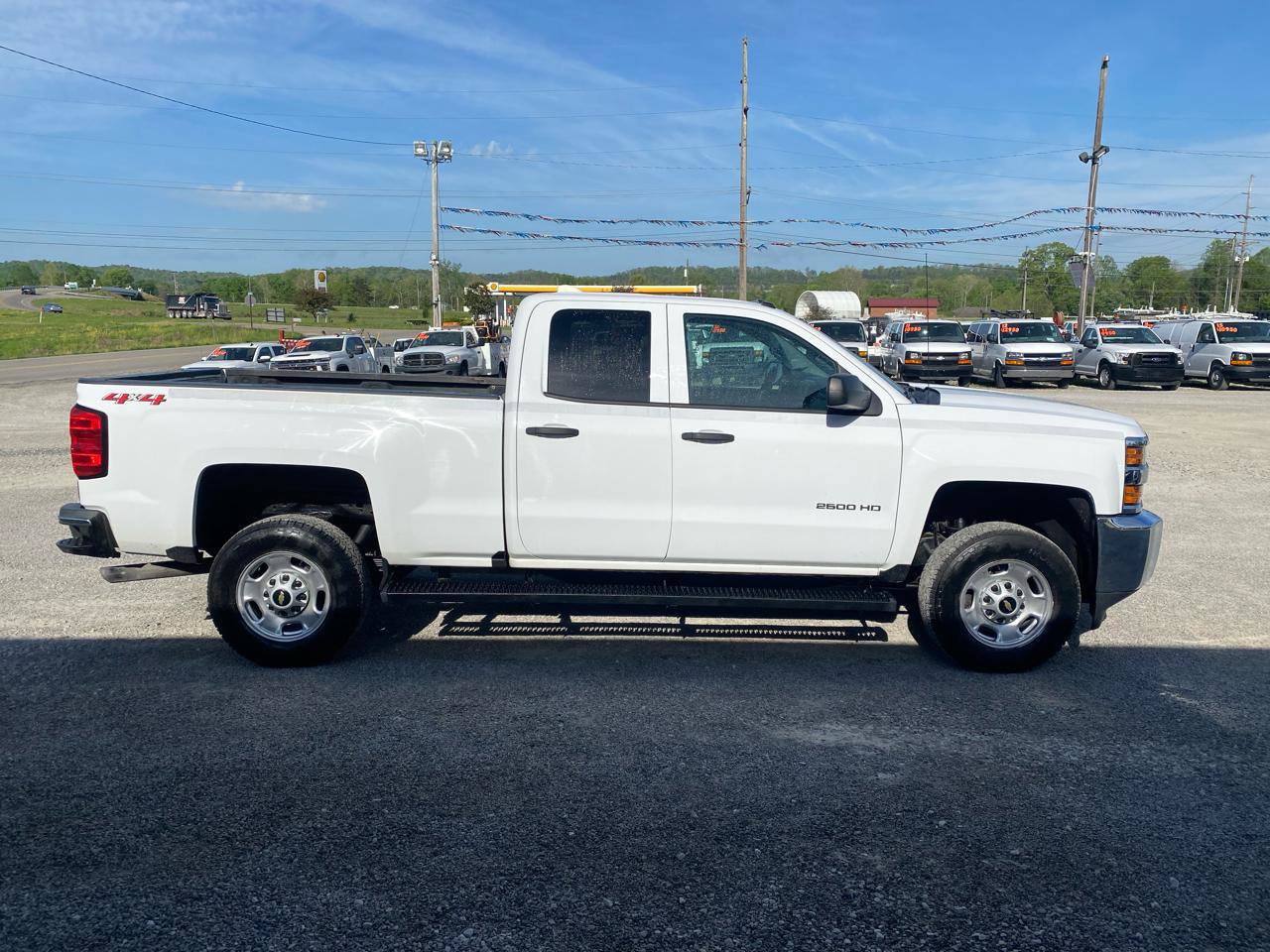 Used 2018 Chevrolet Silverado 2500 W/T w/ WT Convenience Package AWD/4WD image 2