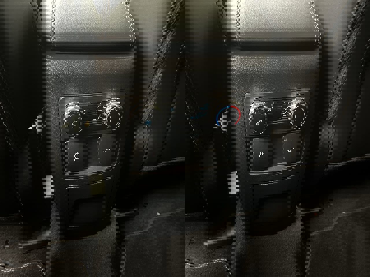 Used 2023 Ford Explorer XLT w/ Equipment Group 202A image 13