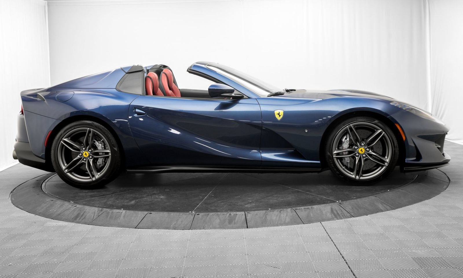 Used 2021 Ferrari 812 GTS RWD image 8