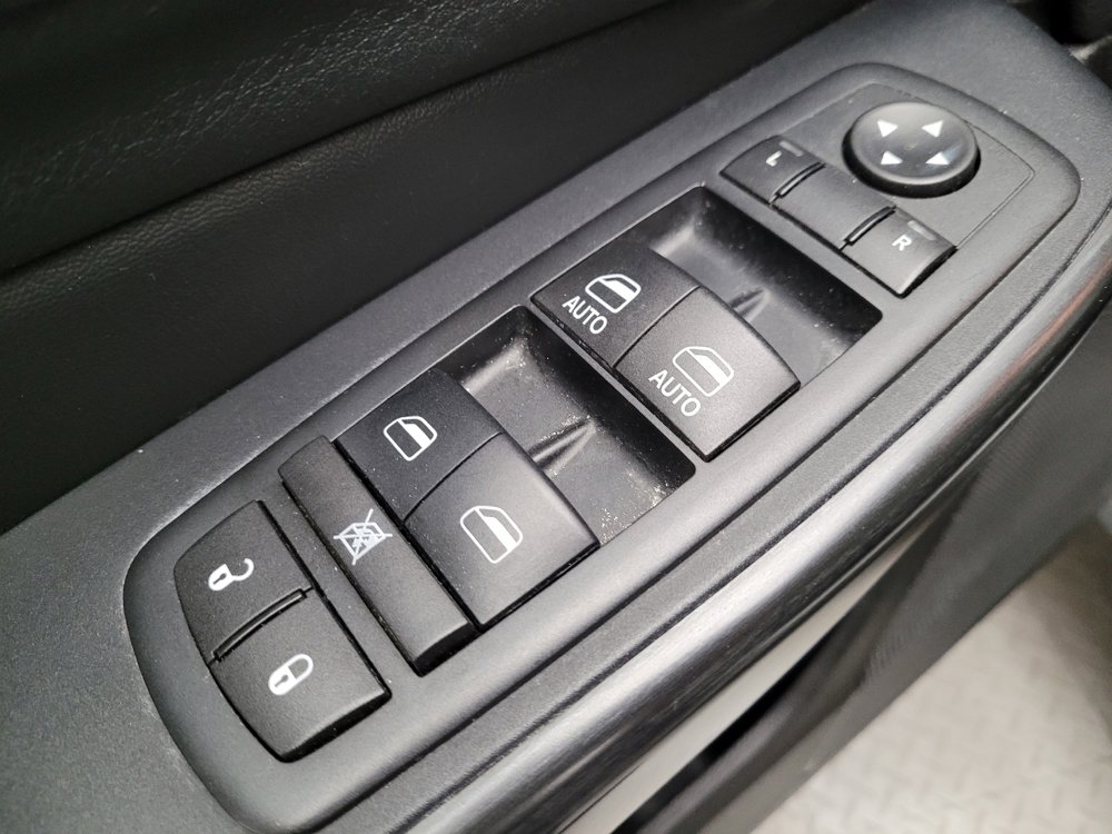 Used 2016 Jeep Cherokee Limited w/ Luxury Group image 27