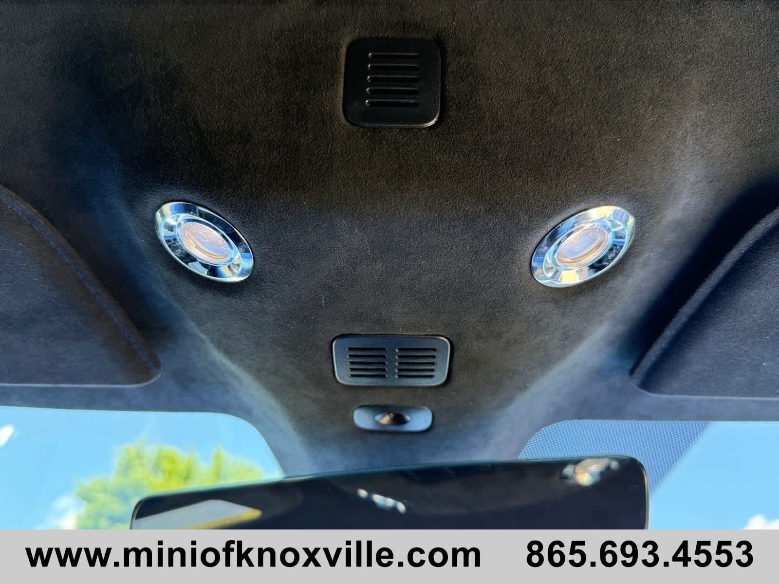 Used 2023 Aston Martin V8 Vantage Coupe RWD image 28