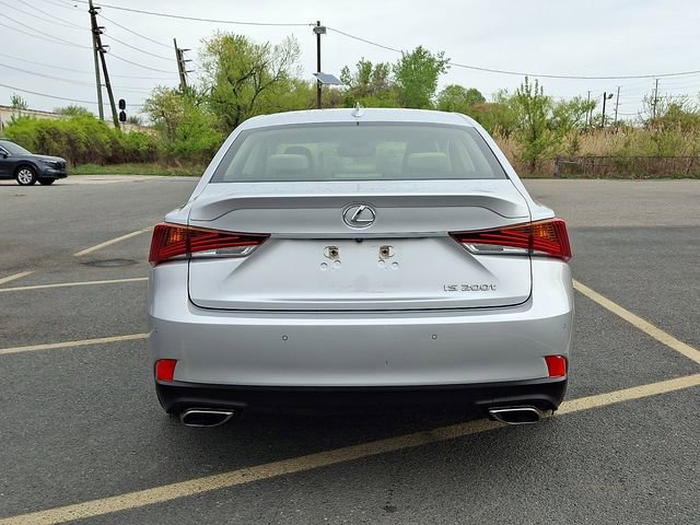 Used 2017 Lexus IS 200t w/ Premium Package RWD image 5