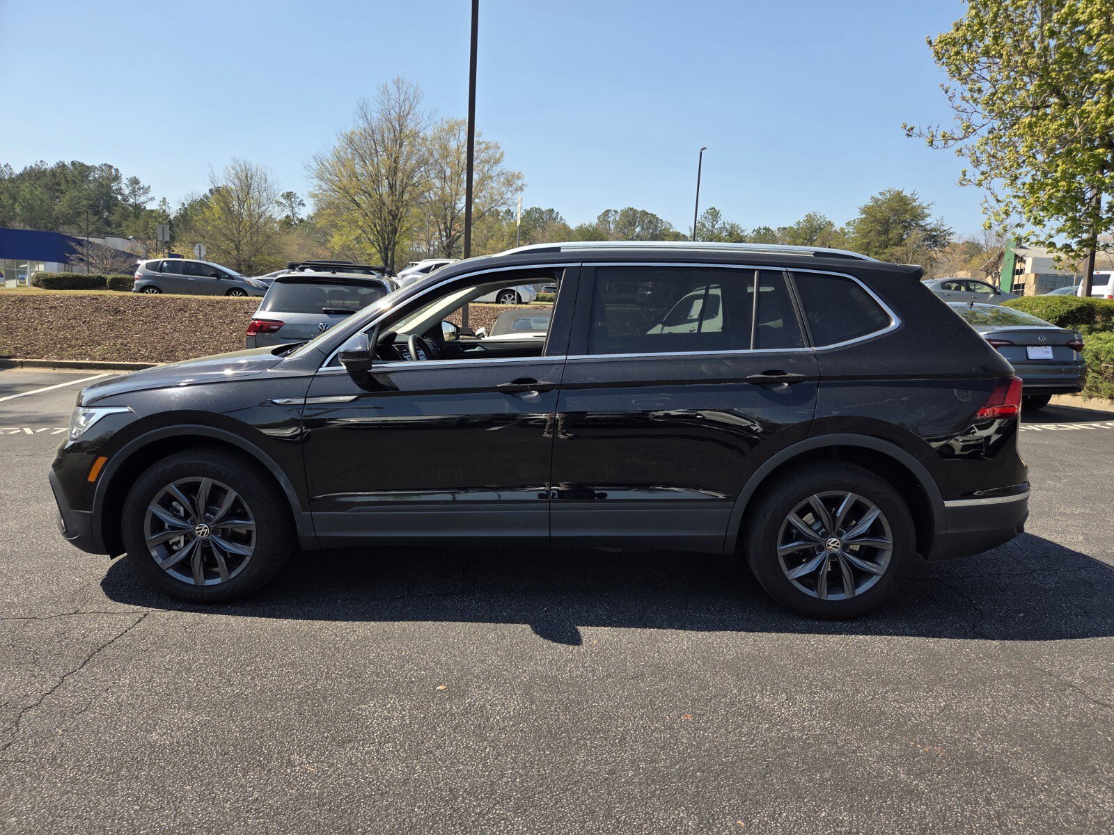 Used 2023 Volkswagen Tiguan SE image 13