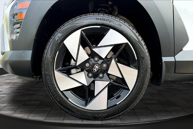 Used 2025 Hyundai Kona Limited AWD/4WD image 34