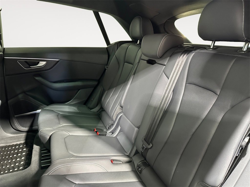 Used 2023 Audi Q8 Premium Plus image 11