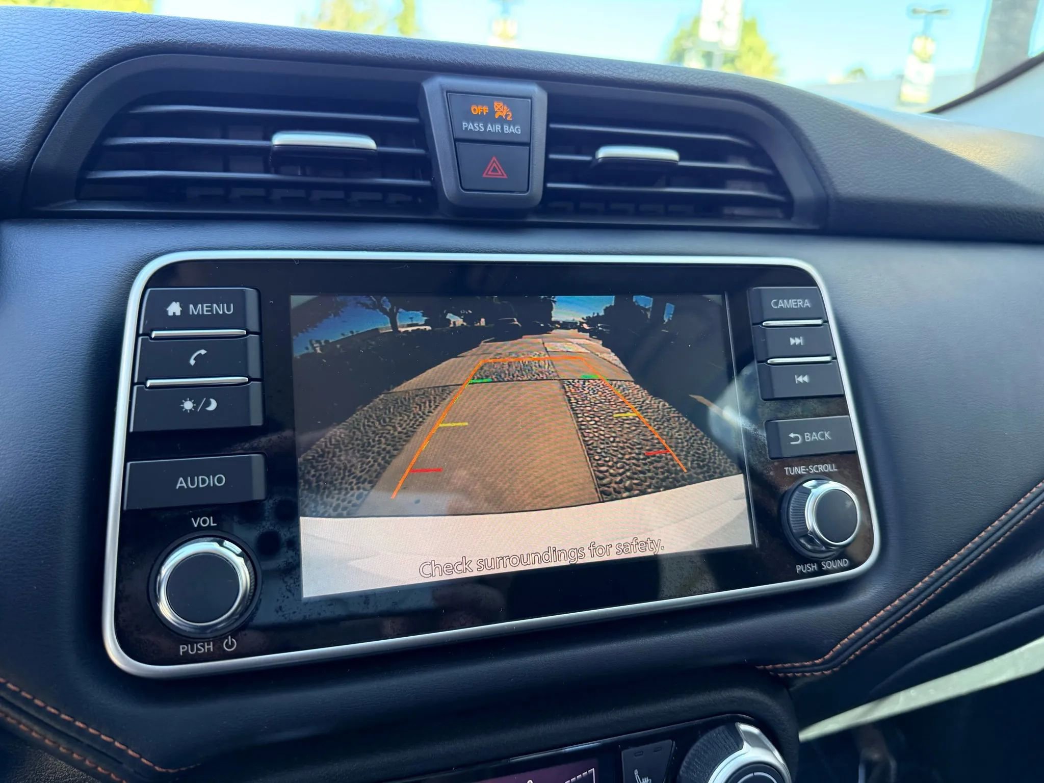 Used 2021 Nissan Versa SR w/ Convenience Package image 18