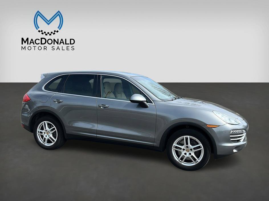 Used 2014 Porsche Cayenne Platinum Edition AWD/4WD image 2
