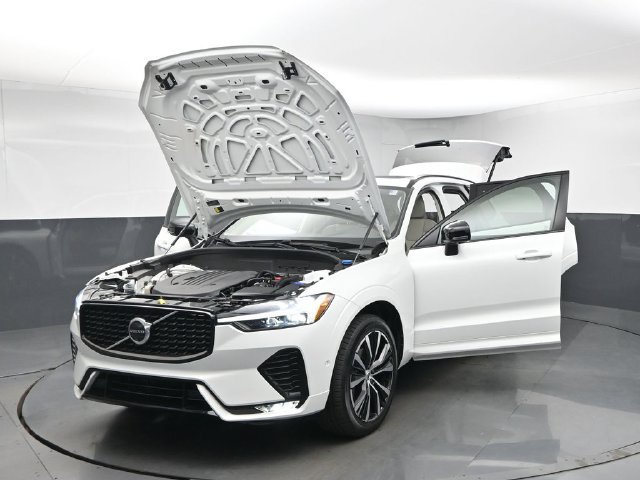 Used 2024 Volvo XC60 B5 Plus AWD/4WD image 48