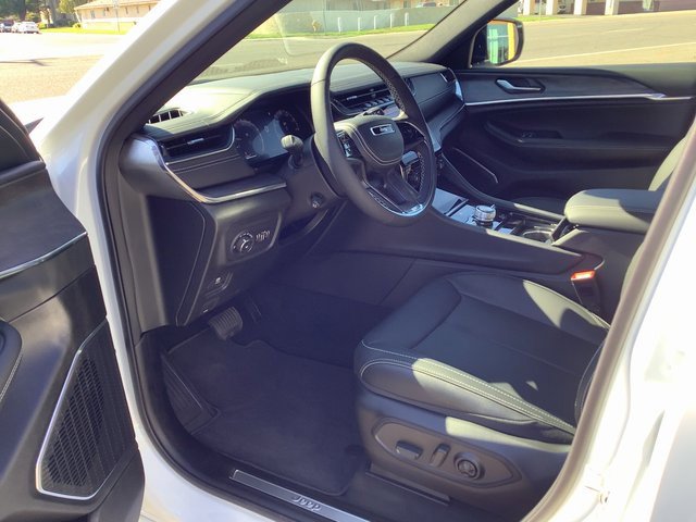 New 2025 Jeep Grand Cherokee L Overland image 7