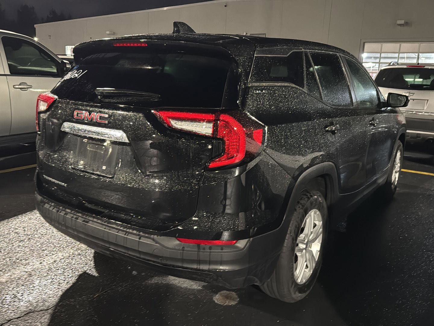 Used 2024 GMC Terrain SLE image 5