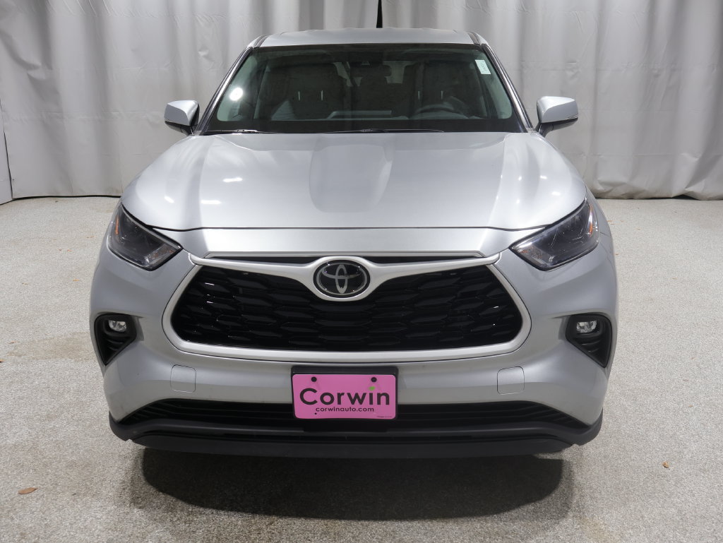 Used 2024 Toyota Highlander LE AWD/4WD image 8