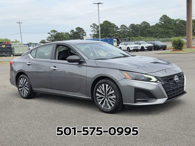 Used 2025 Nissan Altima 2.5 SV FWD image 4