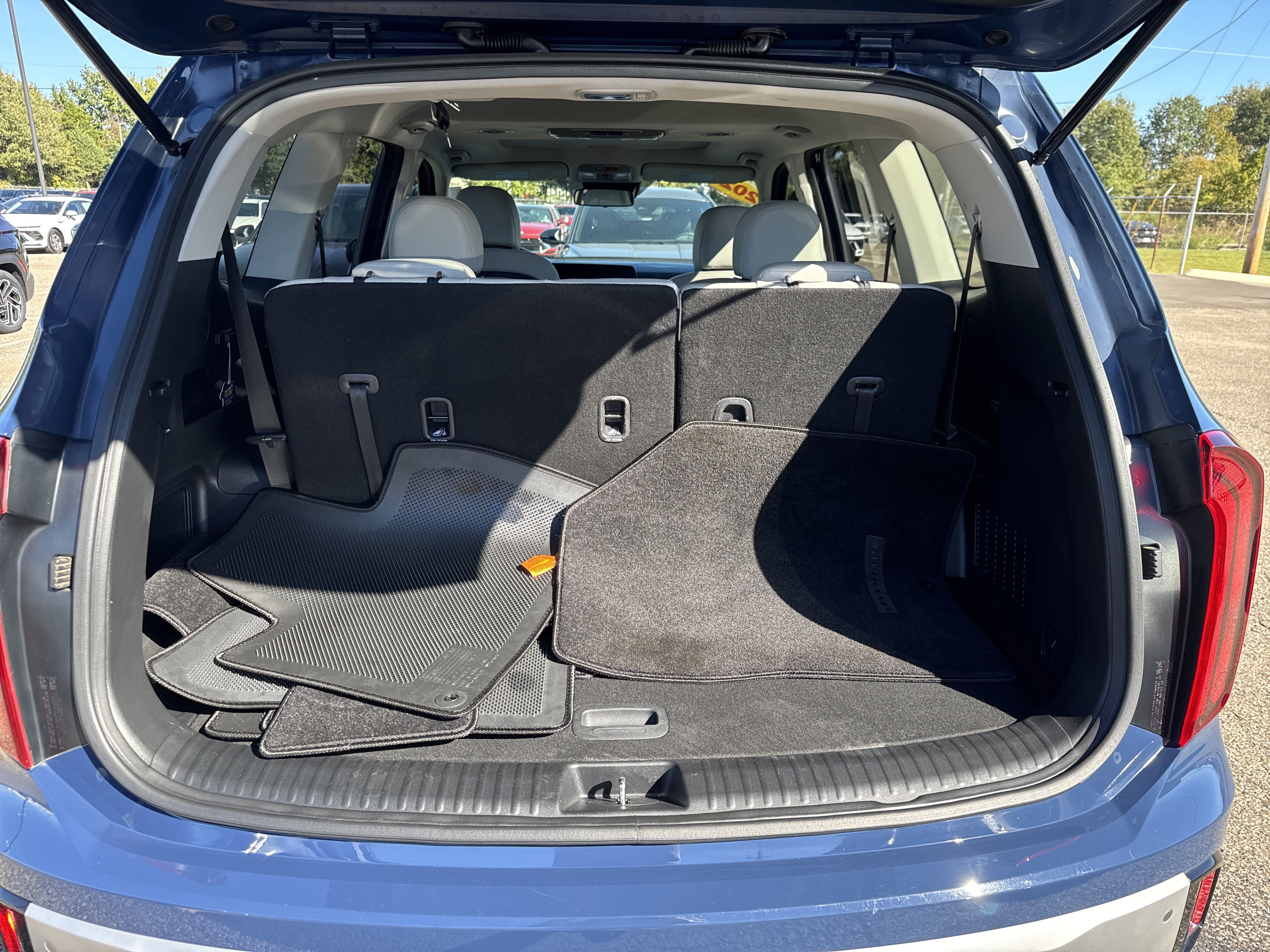 Used 2024 Kia Telluride S w/ S Sunroof Package image 8