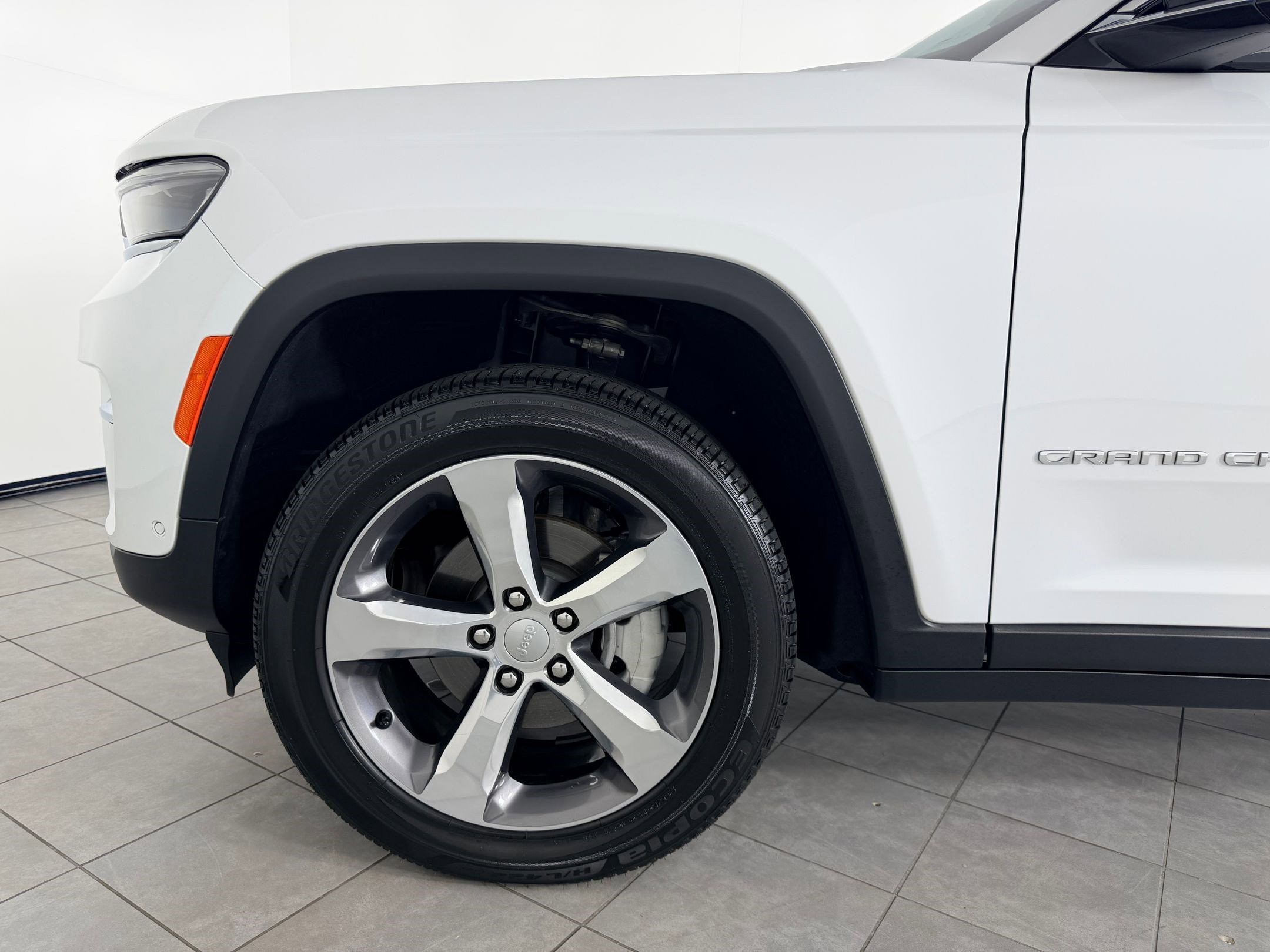 Used 2025 Jeep Grand Cherokee Limited w/ Luxury Tech Group II image 11