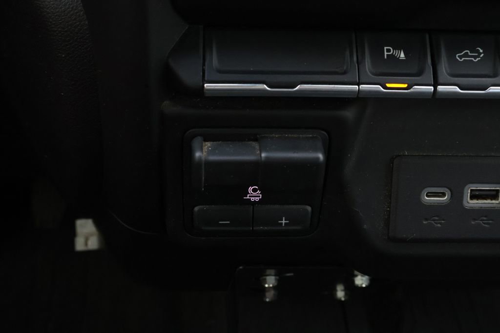Used 2021 GMC Sierra 3500 4x4 Crew Cab w/ Convenience Package image 28