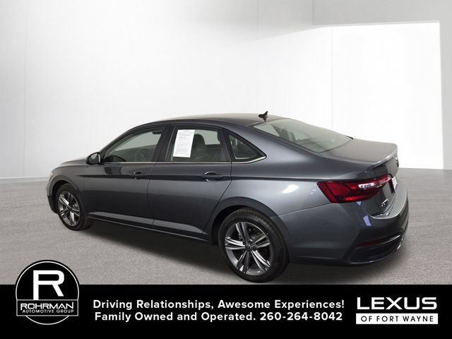 Used 2024 Volkswagen Jetta SE FWD image 9