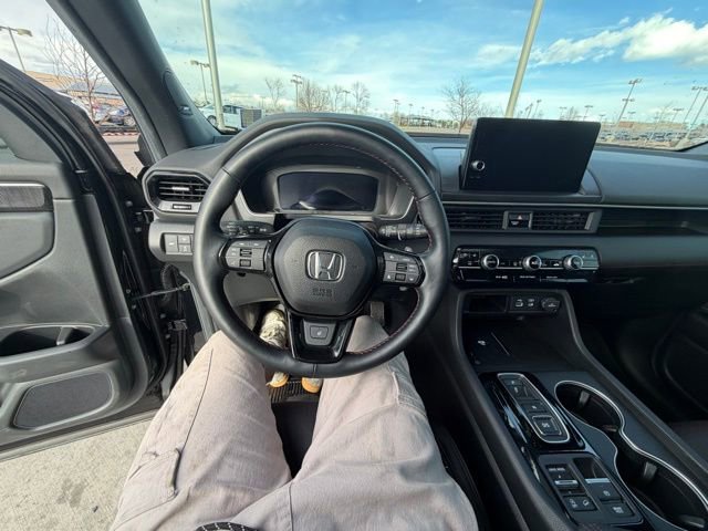 Used 2025 Honda Pilot Black Edition image 13