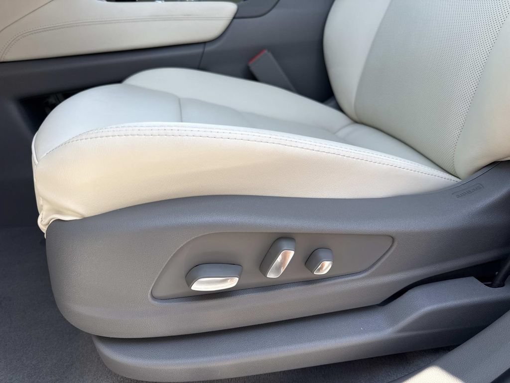 New 2026 Cadillac XT5 Premium Luxury w/ Driver Assist Package FWD image 19