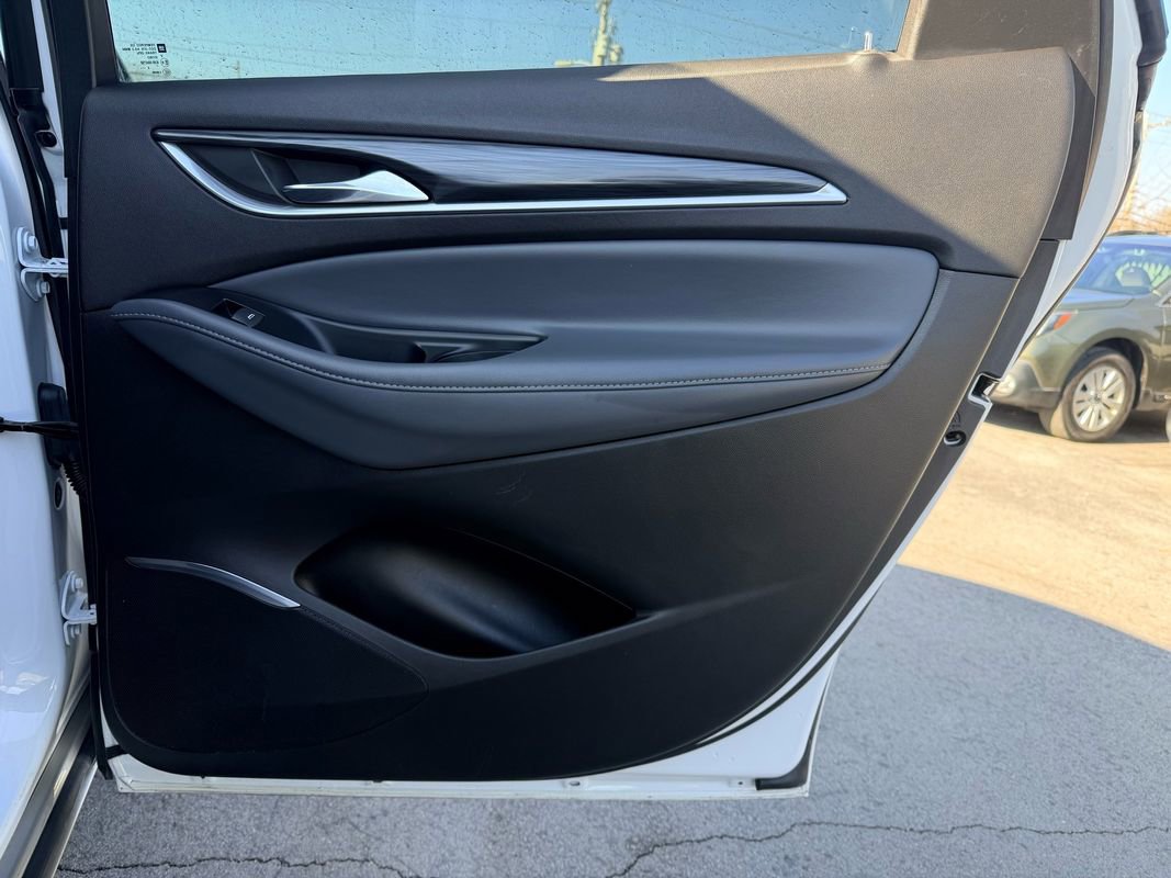 Used 2023 Buick Enclave Essence image 26