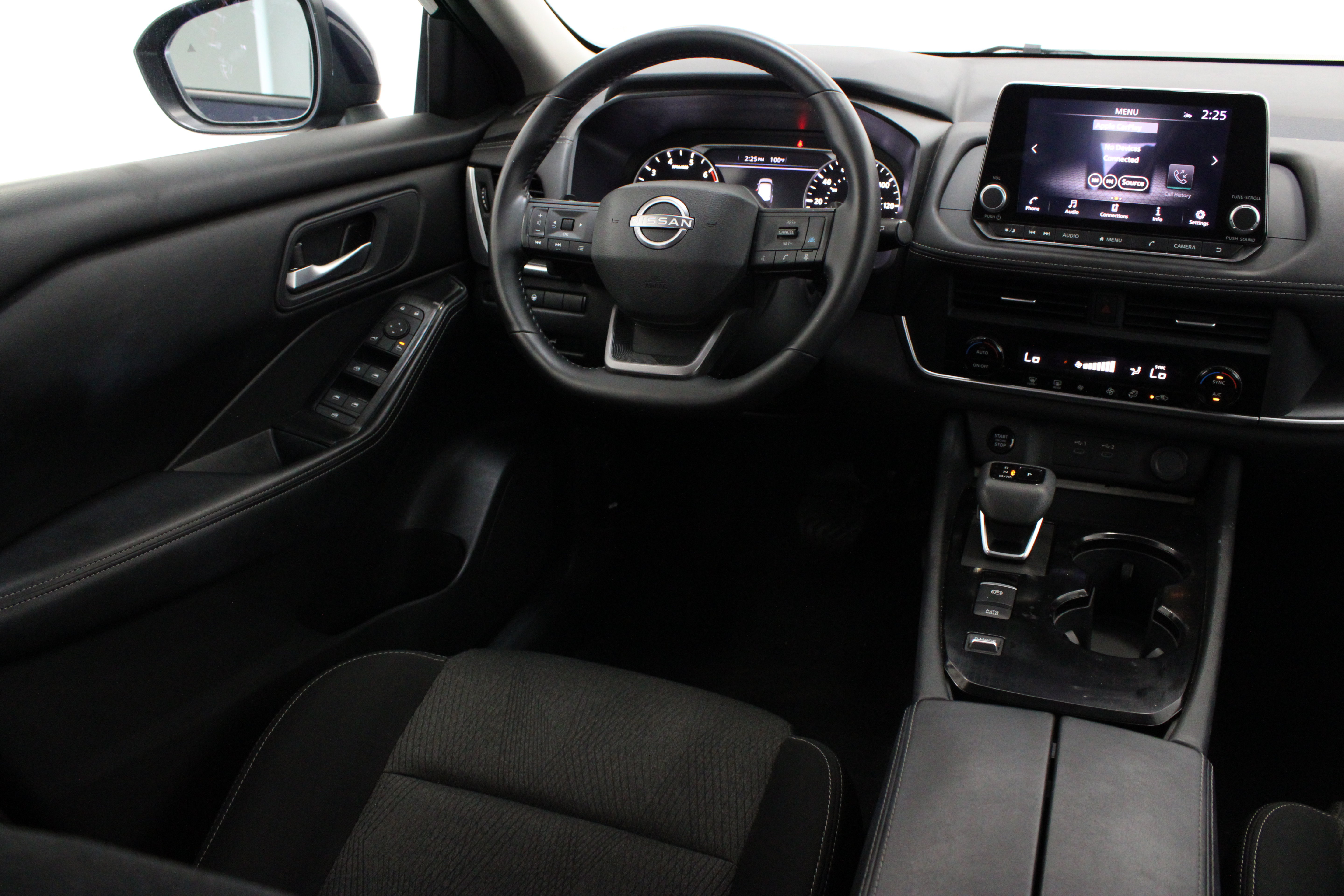 Used 2025 Nissan Rogue SV FWD image 29