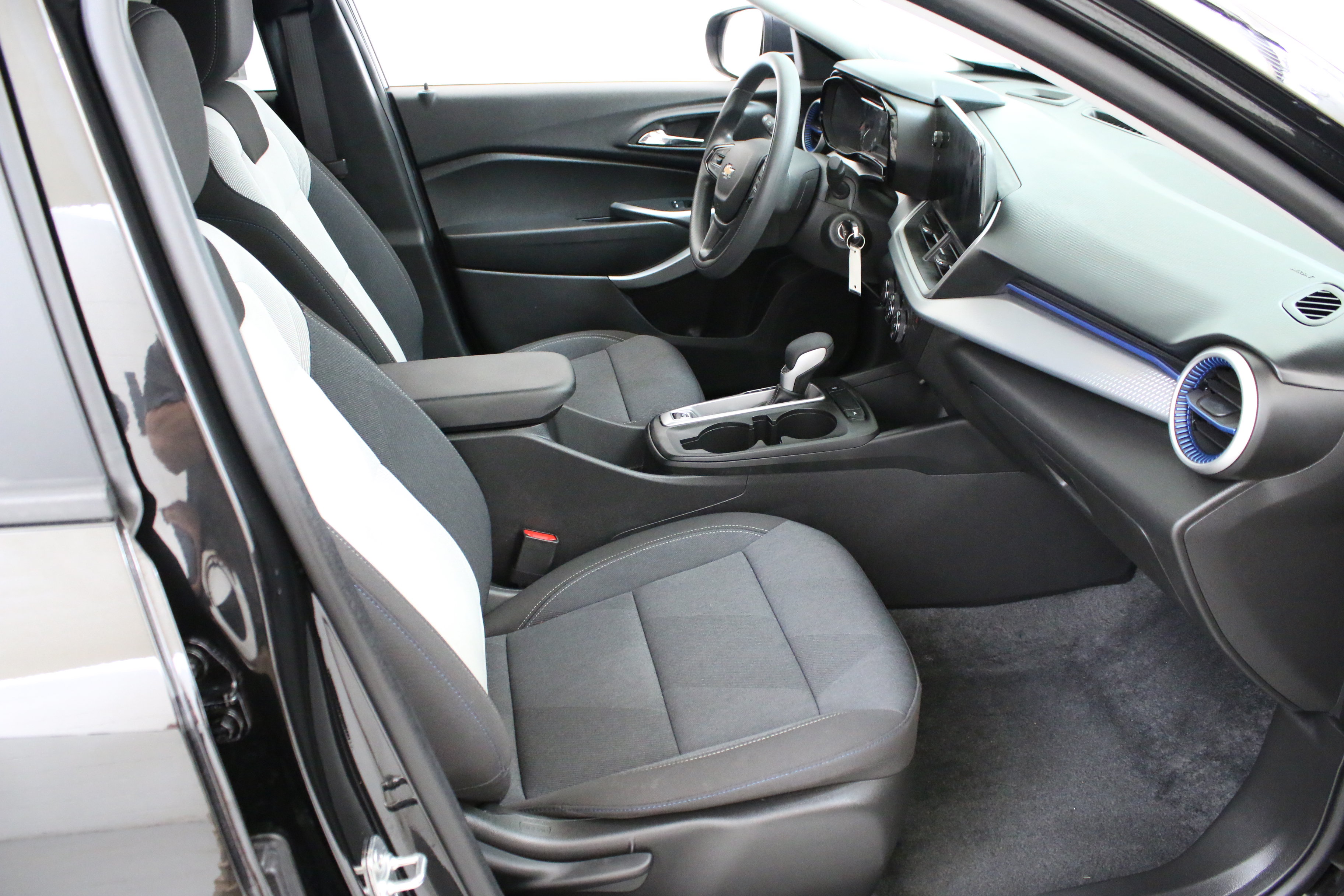 Used 2024 Chevrolet Trax LS FWD image 29