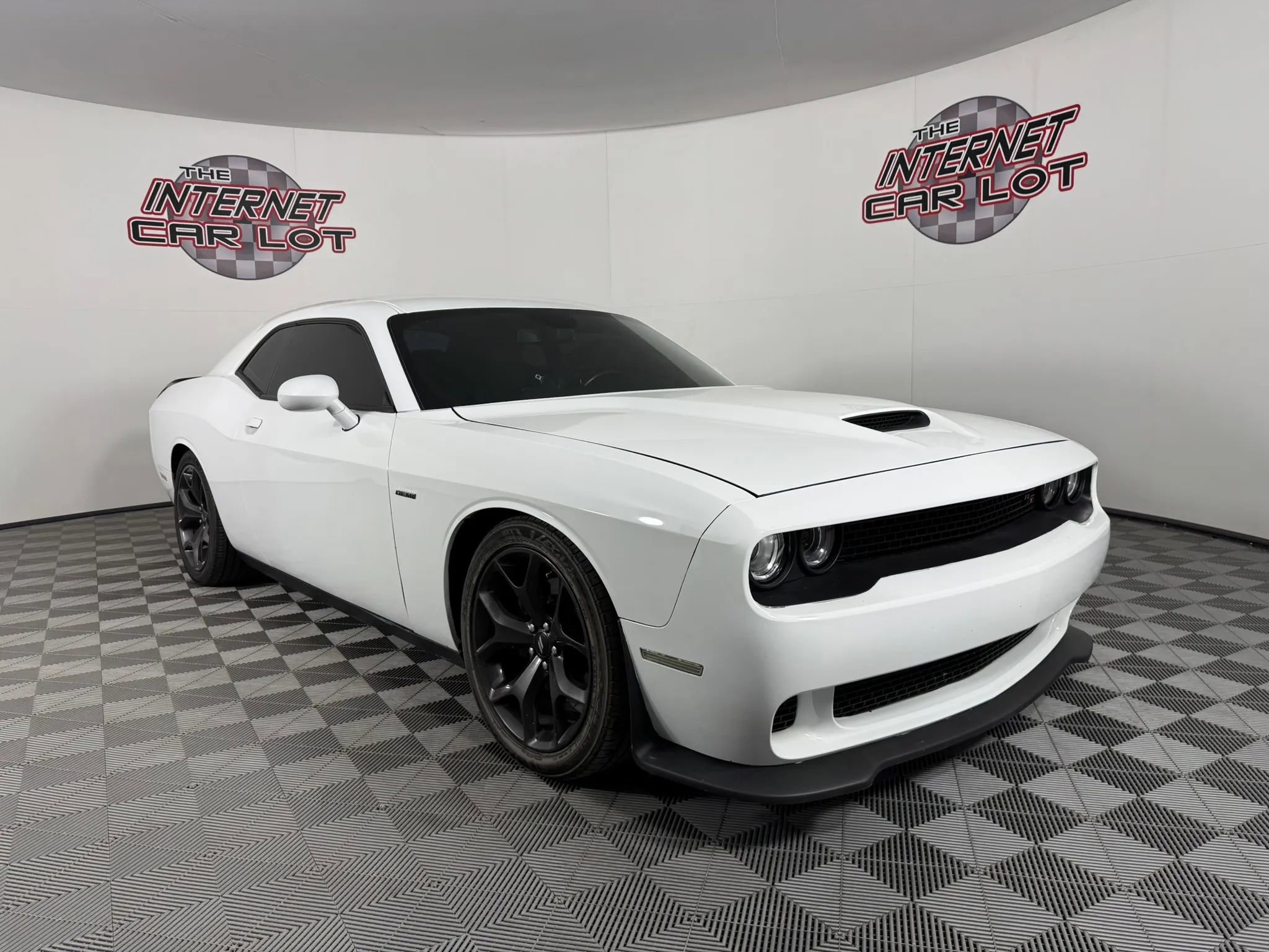 Used 2019 Dodge Challenger R/T image 9
