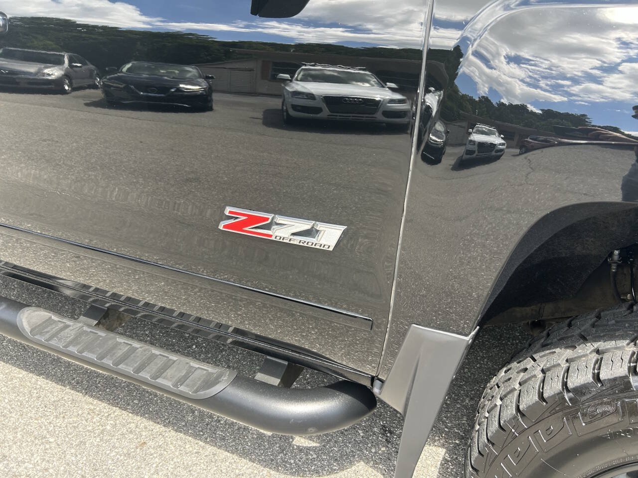 Used 2018 Chevrolet Silverado 1500 LT w/ Midnight Edition AWD/4WD image 13