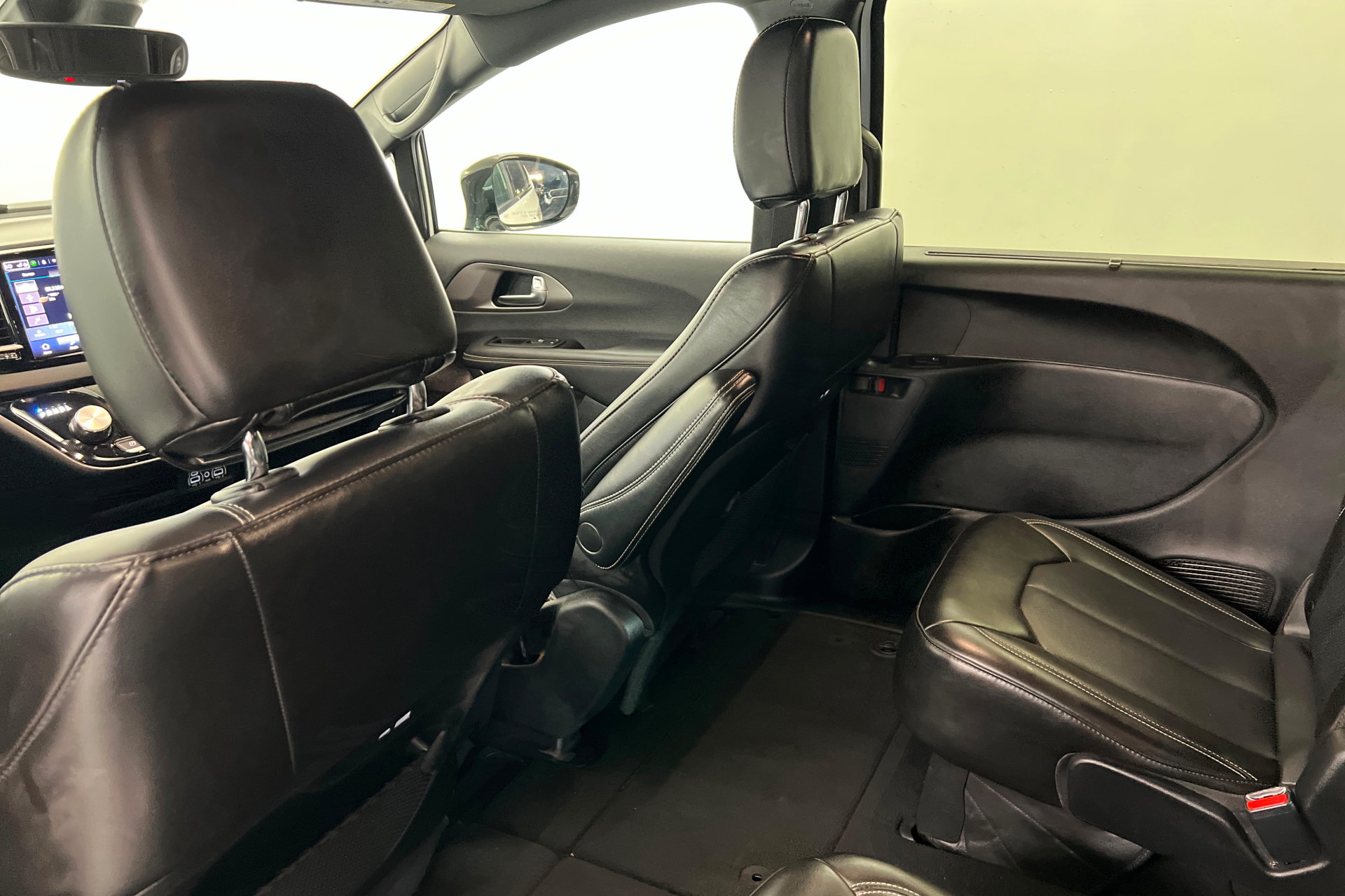 Certified 2025 Chrysler Pacifica Select FWD image 19