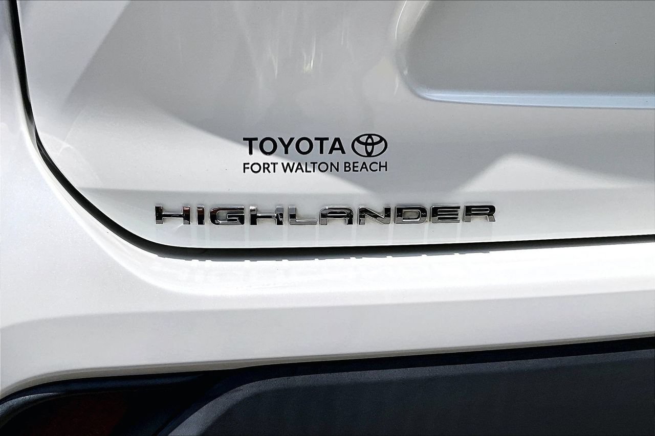 Used 2020 Toyota Highlander XLE FWD image 27