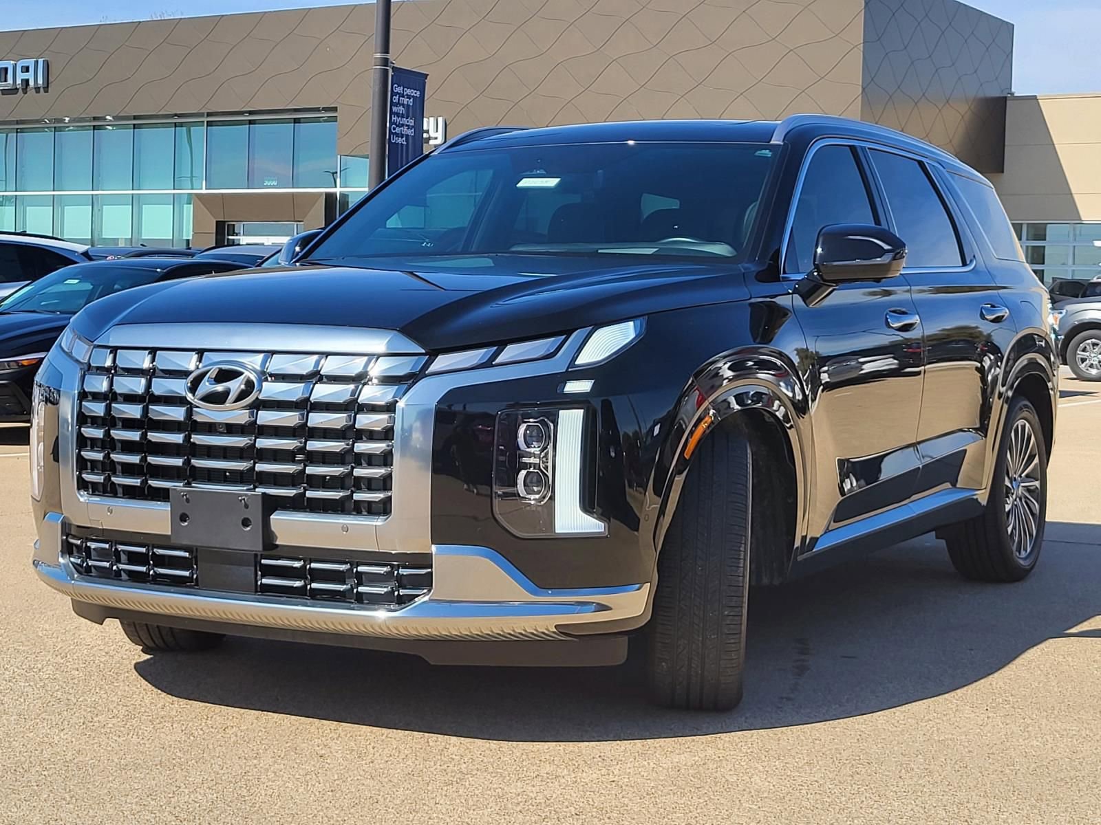 Used 2025 Hyundai Palisade Calligraphy image 2