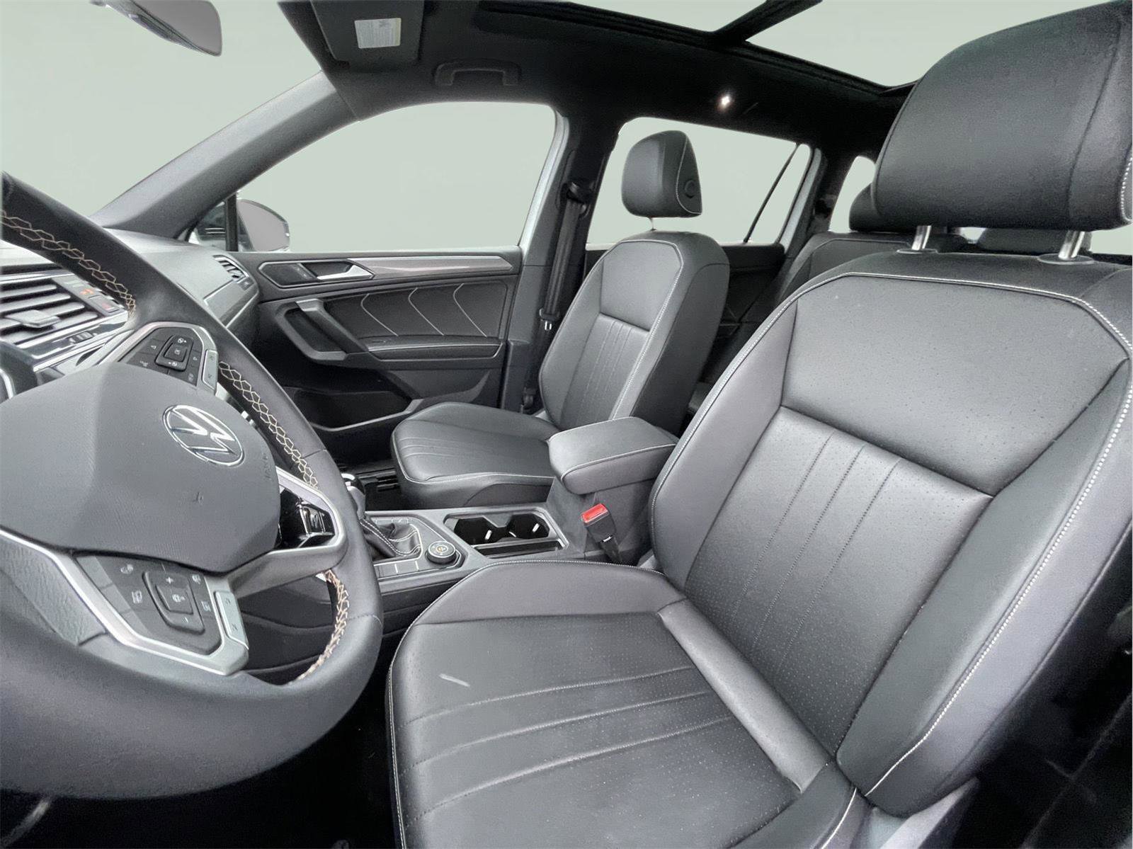 Used 2023 Volkswagen Tiguan SE R-Line image 13