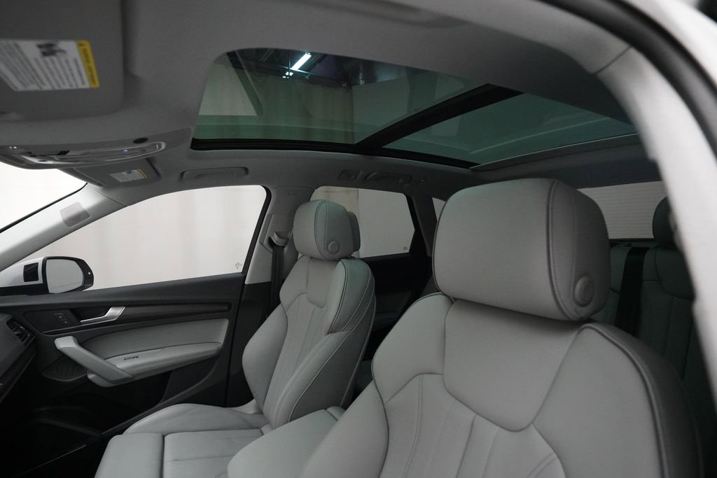 Used 2024 Audi Q5 e Premium Plus w/ Premium Plus Package image 33
