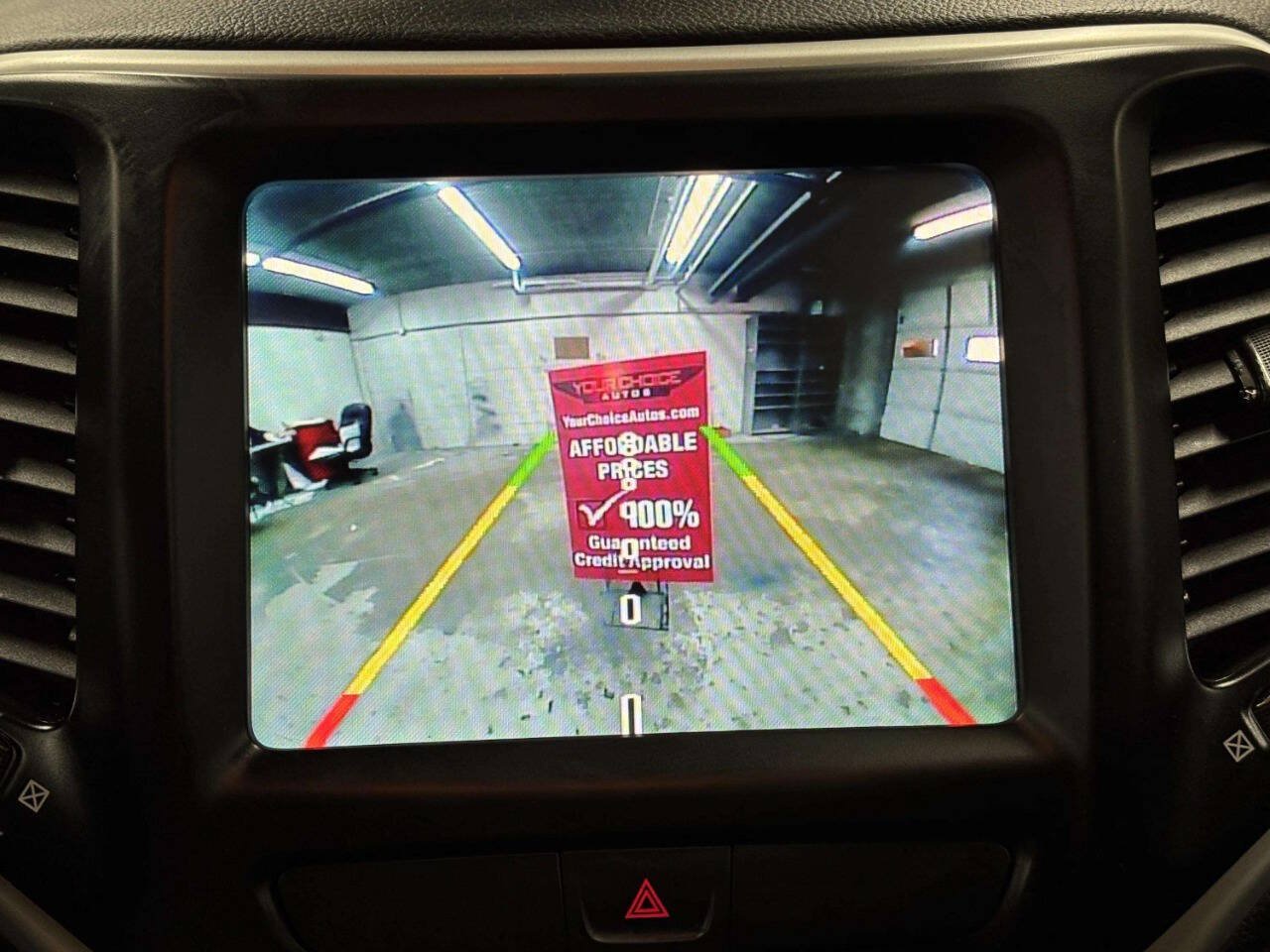 Used 2017 Jeep Cherokee Trailhawk AWD/4WD image 26